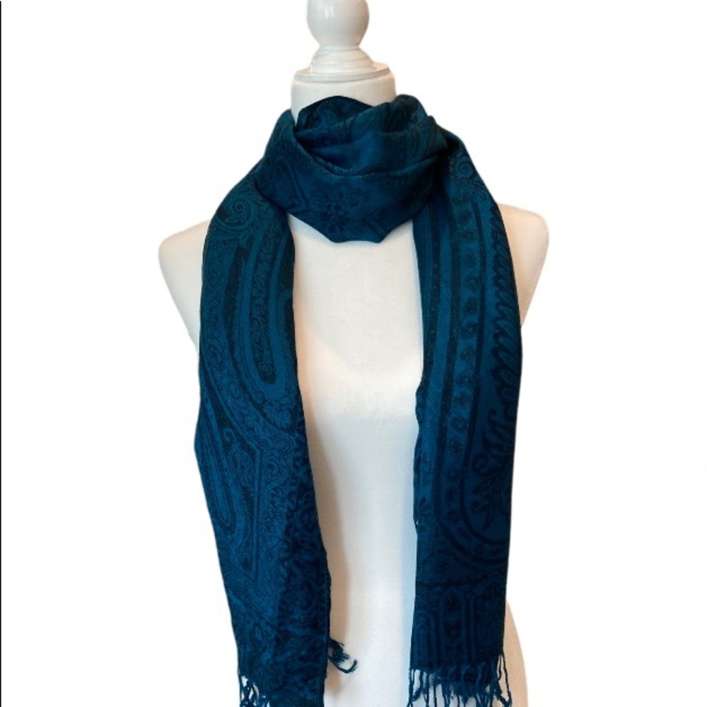 Scarf. - Picture 3 of 7